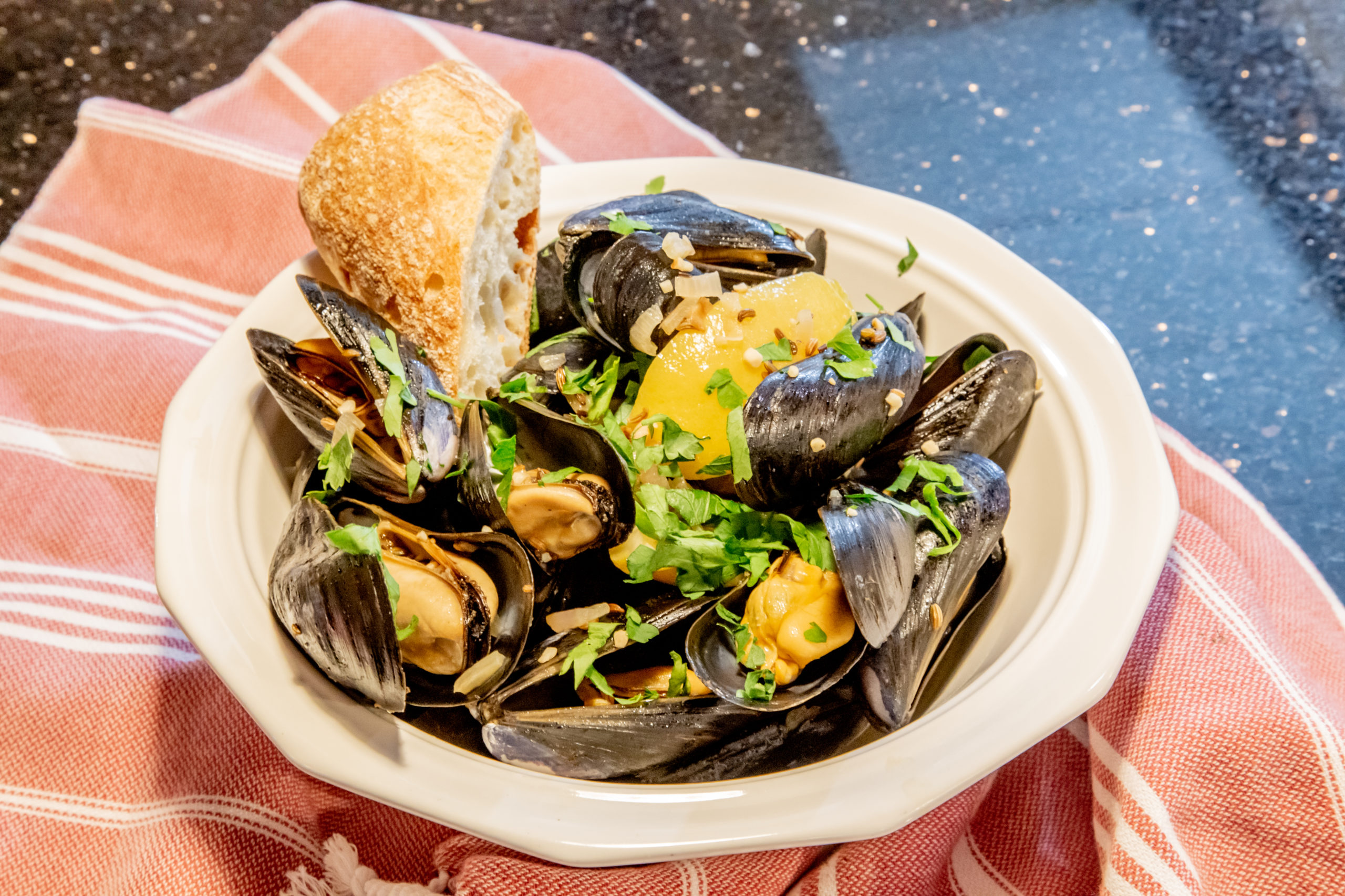 Mussels with french bread.