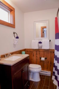 Main Lodge - Guest bathroom.